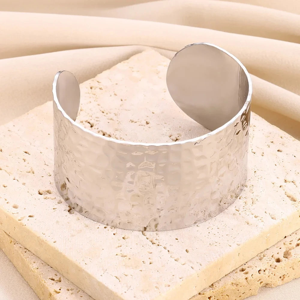 LuxeCurve Bangle